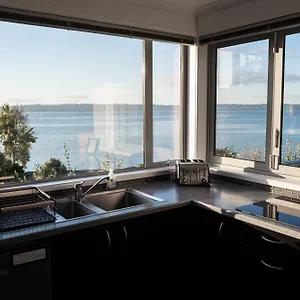 https://serenity-lakeview-retreat.rotoruahotelsnz.com